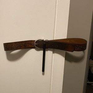 In Excellent used condition. Relic Size Large Women’s belt.